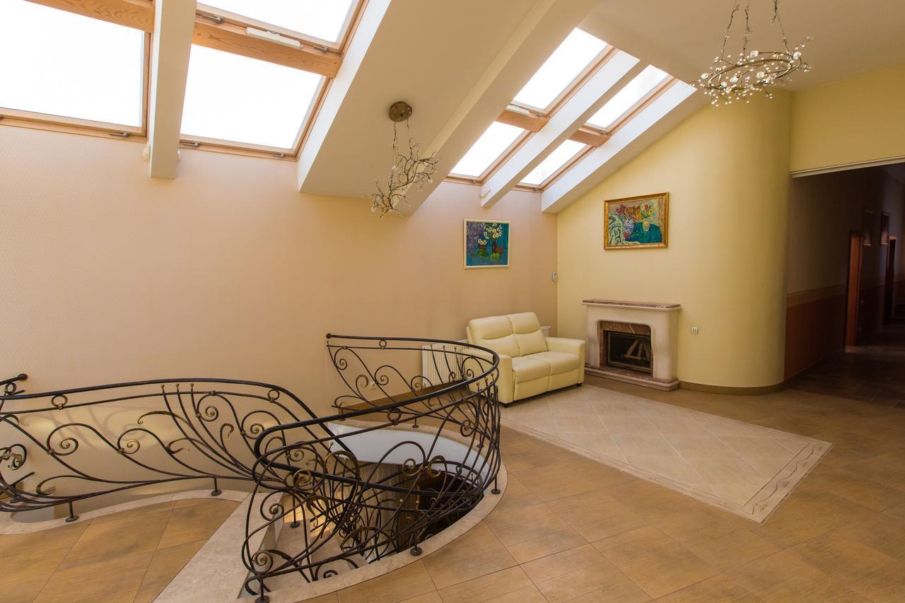 10 Rooms Lviv Ngoại thất bức ảnh