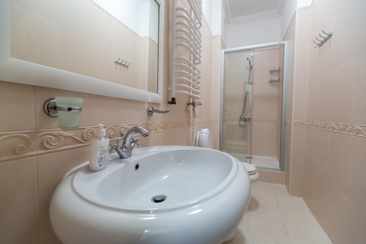 10 Rooms Lviv Ngoại thất bức ảnh